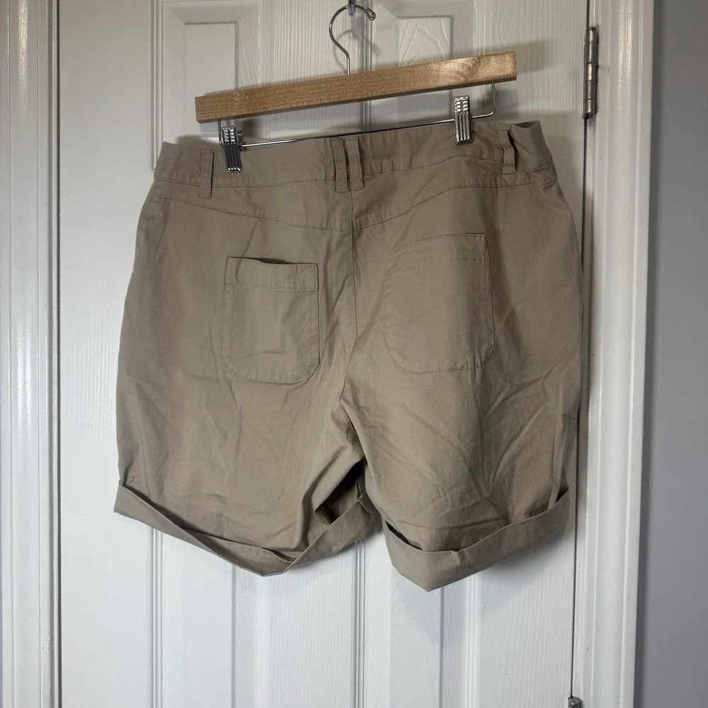 NWT Lane Bryant Mid Rise Short Chino Size 24 Khaki Flex Magic Waist Band